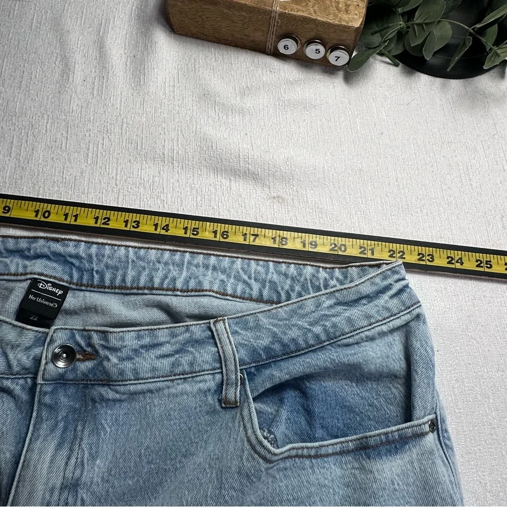 Her Universe Disney Light Blue Mom Jeans with Mickey & Minnie Heart Design Sz 22 - Picture 8 of 14